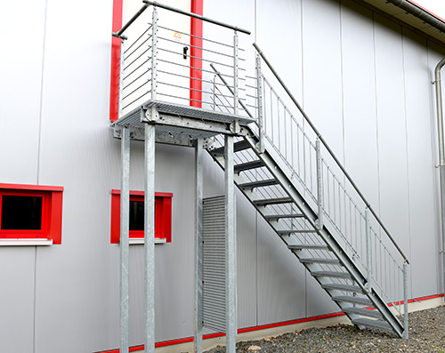 Verzinkte Bausatztreppe aus Stahl als  Notausgangstreppe